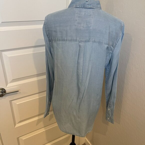SO Perfectly Soft Chambray Shirt in Blue - Size Medium - NWT (327) - Picture 8 of 10